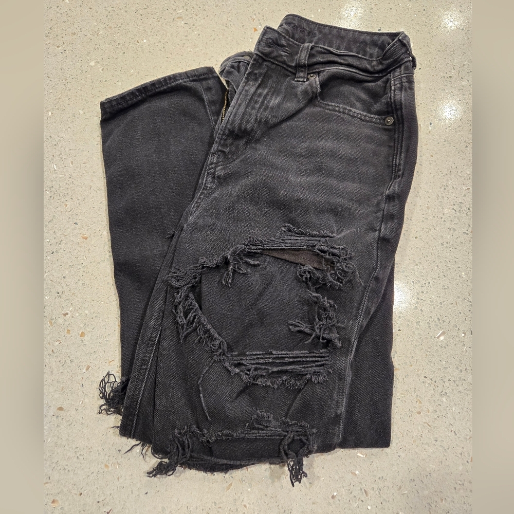 American Eagle Outfitters Women's Black Distressed Mom Jeans; size 4 x-short